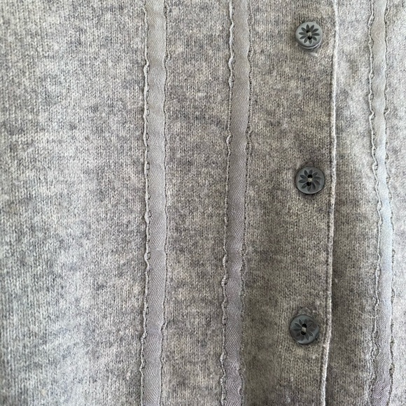 Grey sweater with cute ribbon detailing - Picture 2 of 5